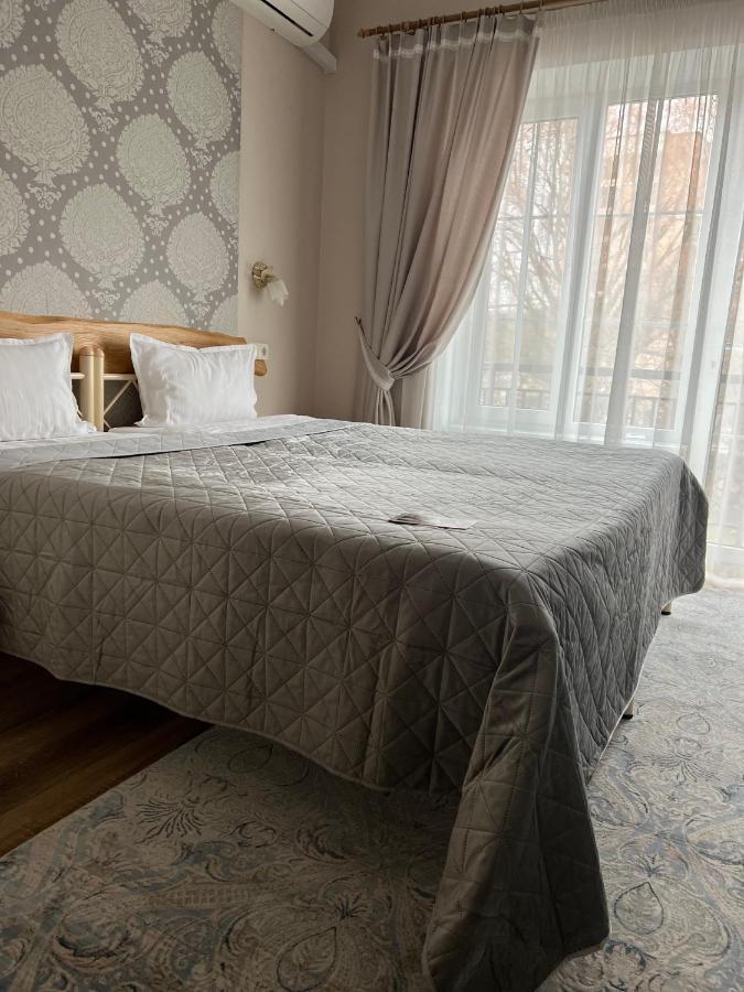Tamerlan Khmelʼnytsʼkyy Buitenkant foto