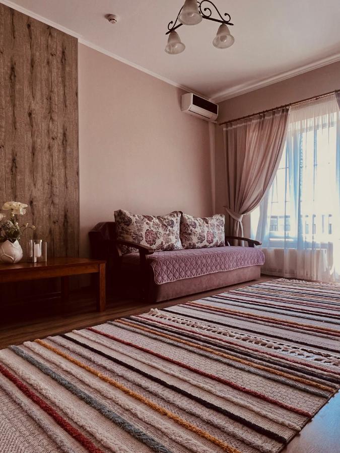 Tamerlan Khmelʼnytsʼkyy Buitenkant foto